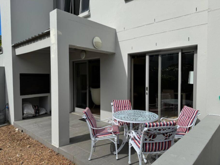 Luxury Townhouse In Stellenbosch Central Exteriör bild